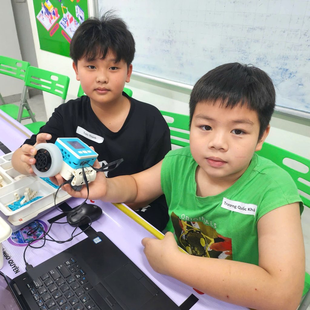 lop-lap-trinh-robotics-he-2025