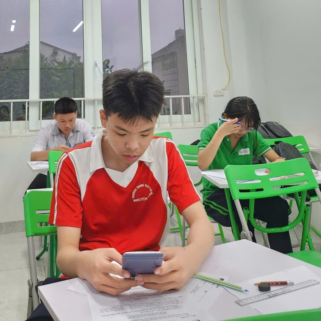 luyen-thi-toan-vao-10-nam-2027 (1)